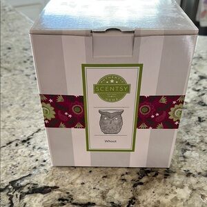 NIB Scentsy Whoot retired warmer